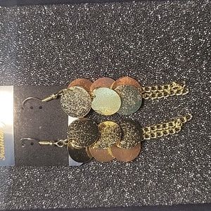 Texture gold dangle earrings.